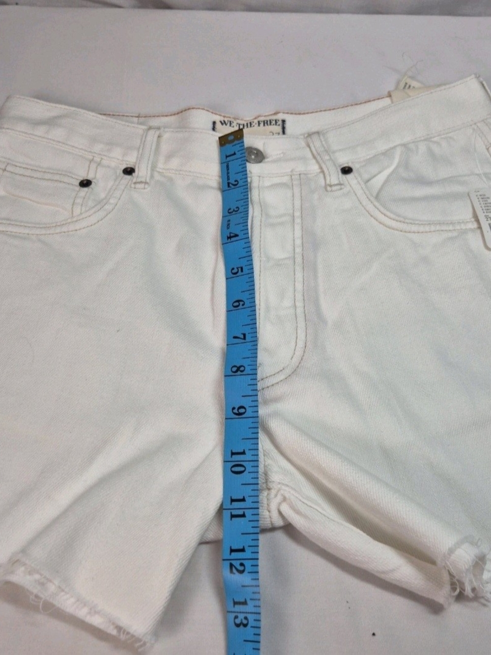 Free People Women's Shorts Size 27 Ivory Denim Raw Hem Fly Botón. 36 - Picture 12 of 13